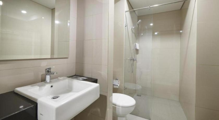 Hi Hotel Senen Jakarta Exteriör bild